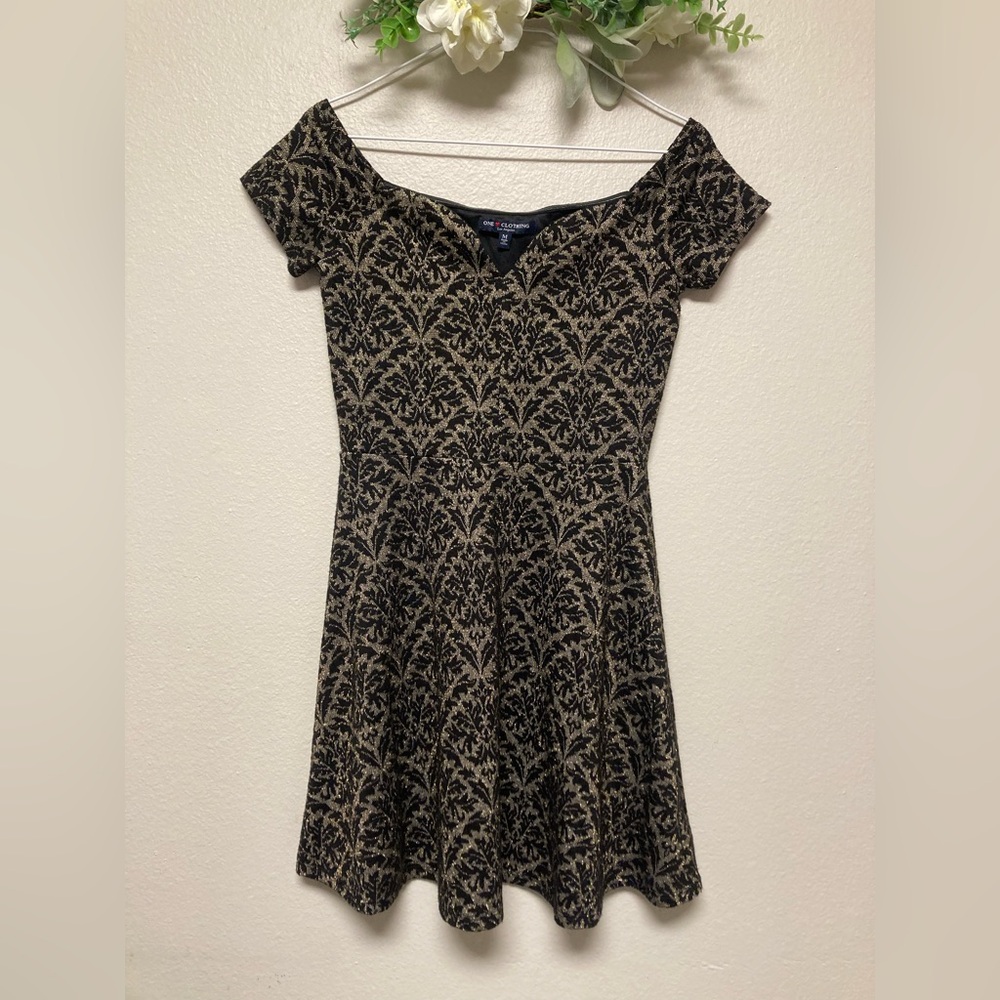 One ❤️ Clothing Los Angeles A Line Off the Shoulder Black and Gold Dress M